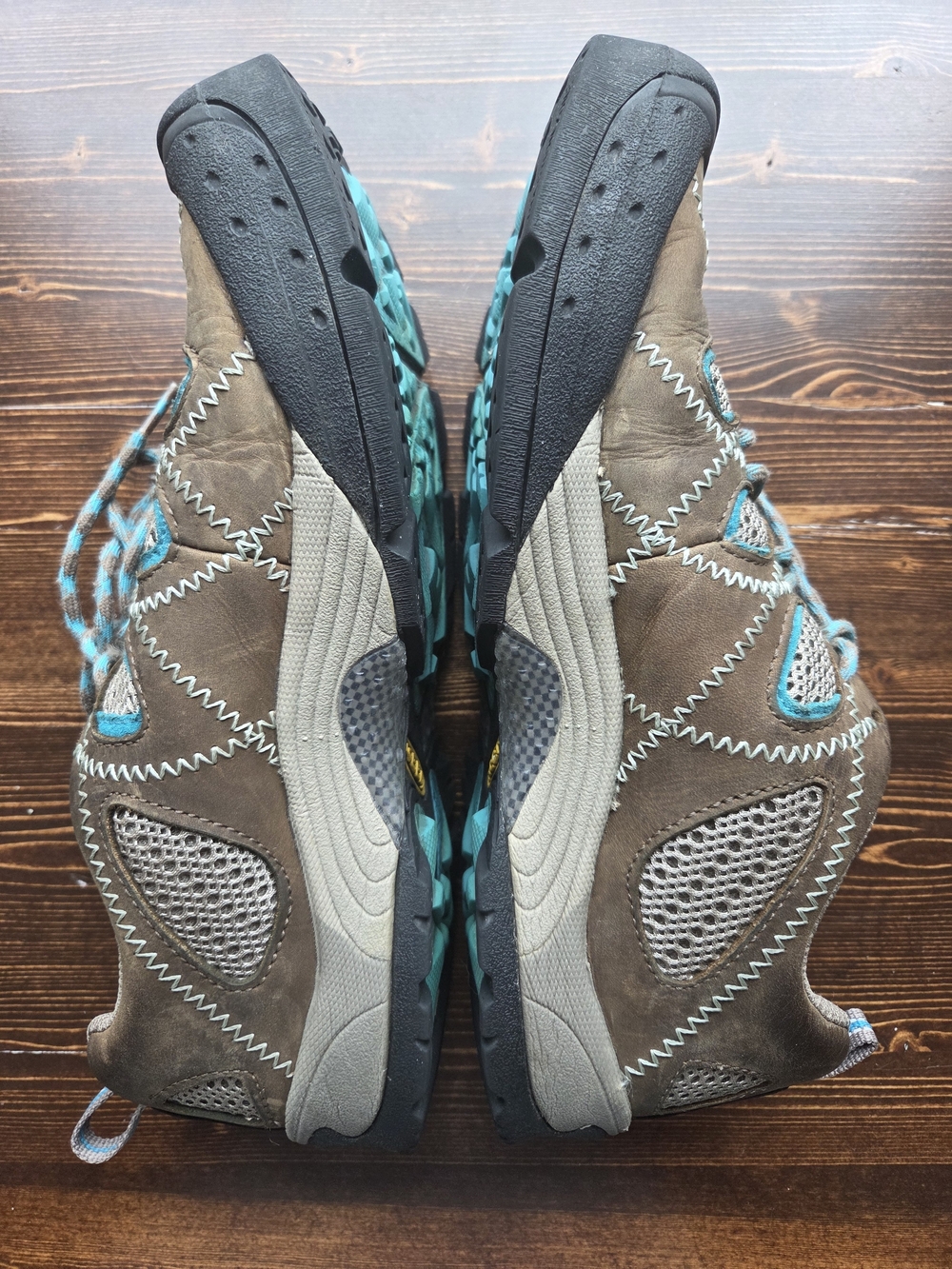 Keen Women's Brown Hiking Shoes with Teal Accents - Picture 5 of 6